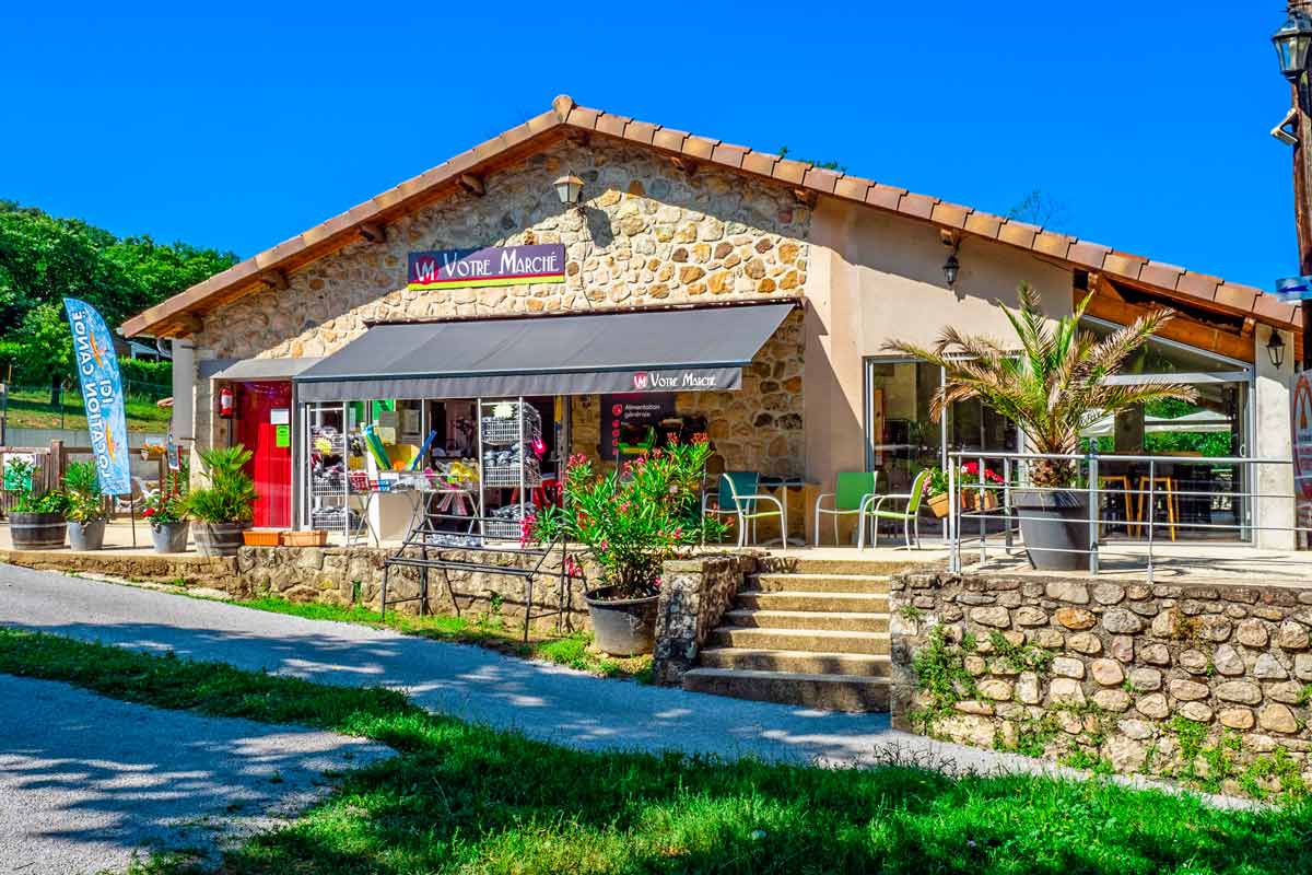 Pourquoi réserver son séjour au camping Mazet Plage en été ?